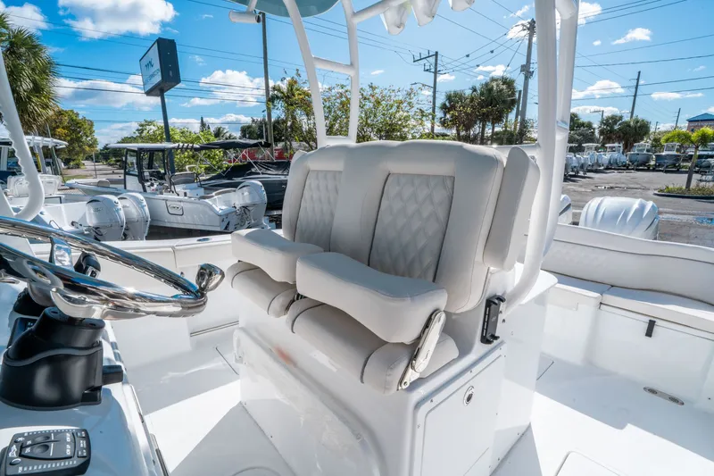 Slide: The Image of Sea Hunt Ultra 285 FS 2026 - 21