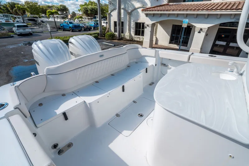 Slide: The Image of Sea Hunt Ultra 285 FS 2026 - 11