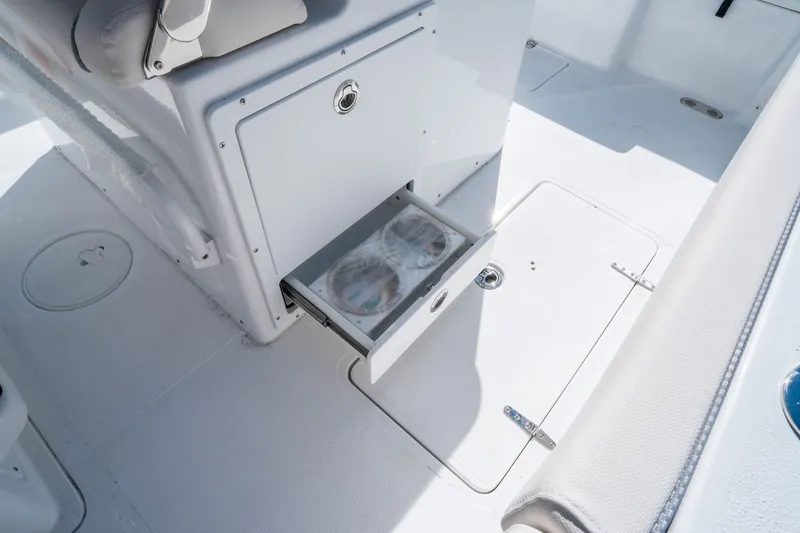 Slide: The Image of Sea Hunt Ultra 285 FS 2026 - 17