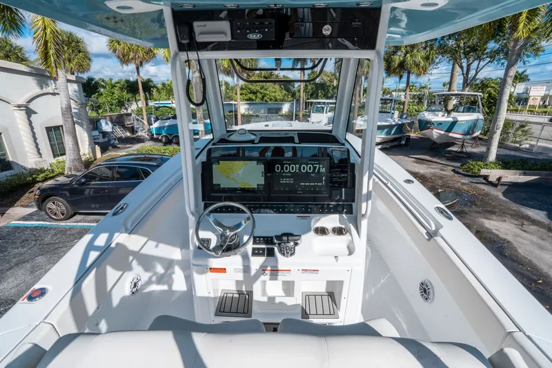 Slide: The Image of Sea Hunt Ultra 285 FS 2026 - 19