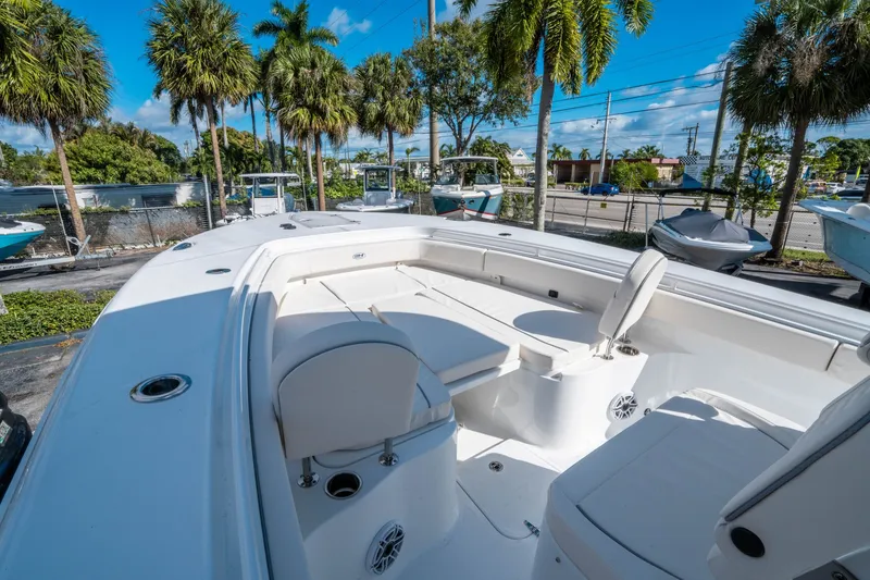 Slide: The Image of Sea Hunt Ultra 285 FS 2026 - 25