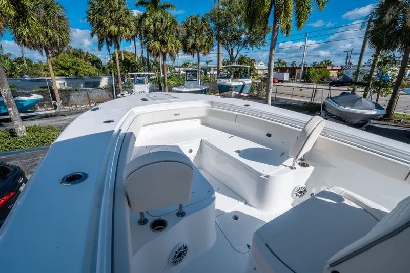 Slide: The Image of Sea Hunt Ultra 285 FS 2026 - 27