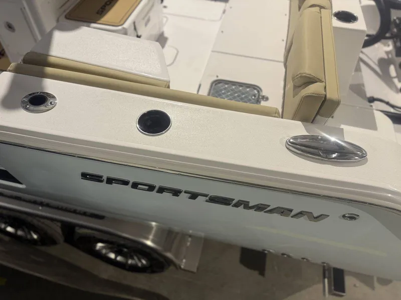 Slide: The Image of Sportsman Heritage 261 Center Console 2026 - 15