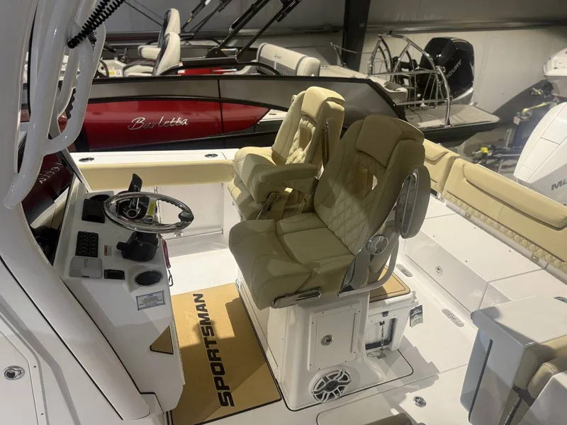 Slide: The Image of Sportsman Heritage 261 Center Console 2026 - 5