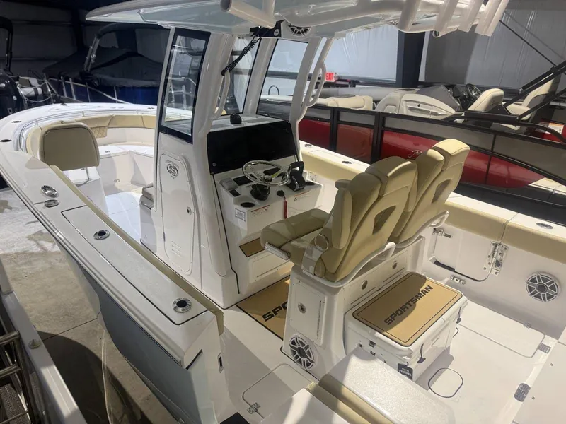 Slide: The Image of Sportsman Heritage 261 Center Console 2026 - 8