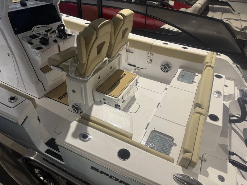 Slide: The Image of Sportsman Heritage 261 Center Console 2026 - 9