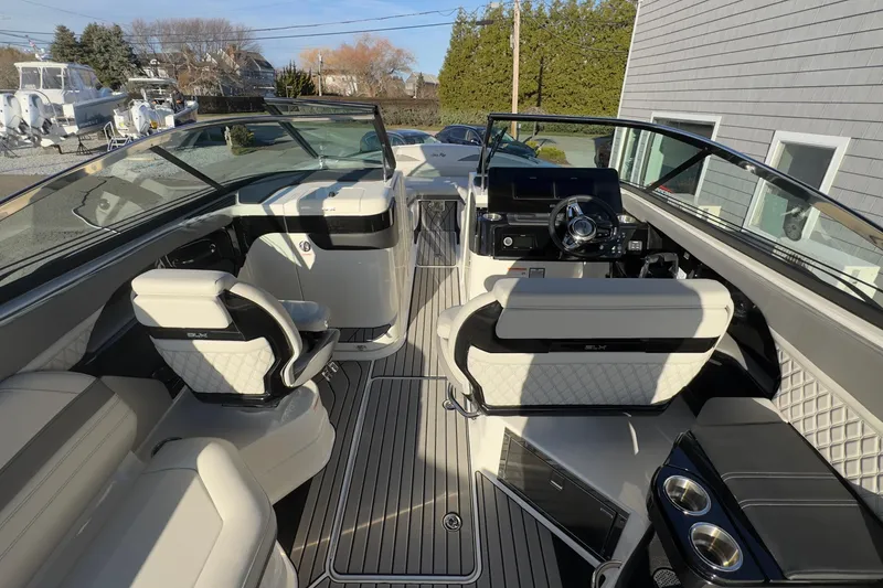 Slide: The Image of Interior view of the 2026 Sea Ray SLX 280 Outboard boat. - 18