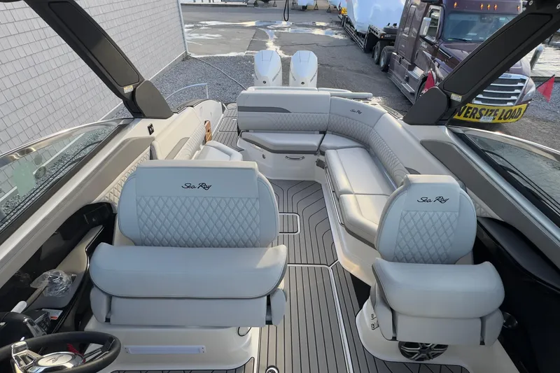 Slide: The Image of Interior of 2026 Sea Ray SLX 280 Outboard with luxurious seating. - 34