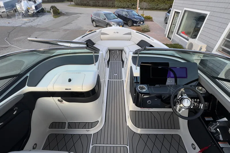 Slide: The Image of Interior of 2026 Sea Ray SLX 280 Outboard with modern cockpit. - 35