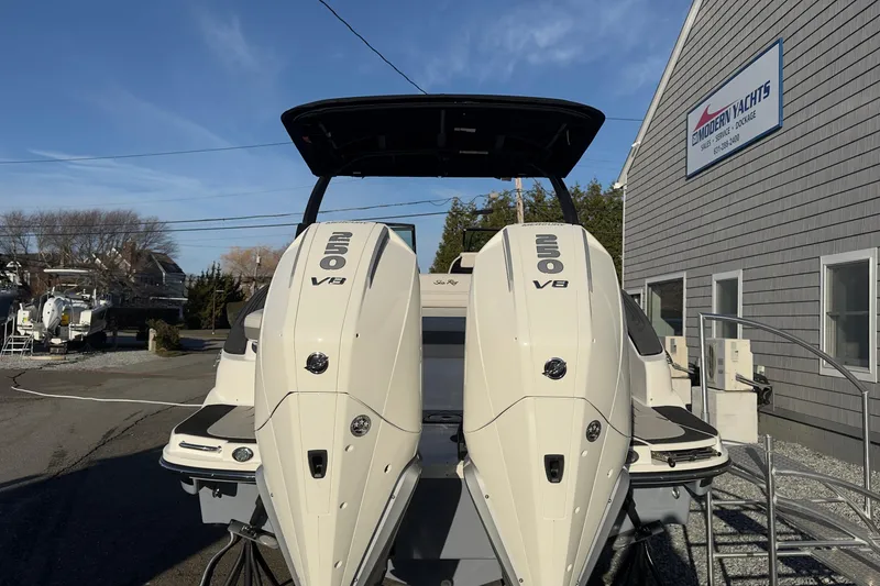 Slide: The Image of 2026 Sea Ray SLX 280 Outboard with V8 engines at marina. - 7