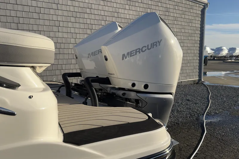 Slide: The Image of 2026 Sea Ray SLX 280 Outboard with Mercury engines, side view. - 9