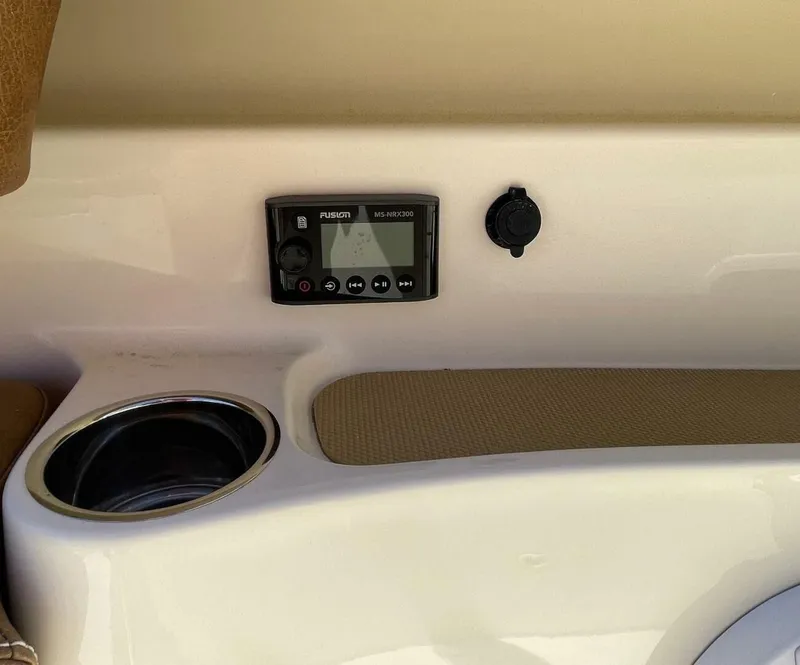 Slide: The Image of Scout 380LXF 2019 - 48