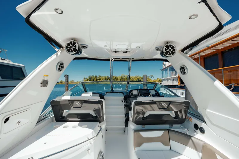 Slide: The Image of Monterey 335 Sport Yacht 2016 - 5