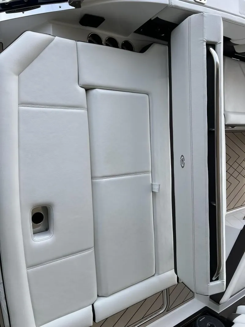 Slide: The Image of Cobalt R8 2025 - 15