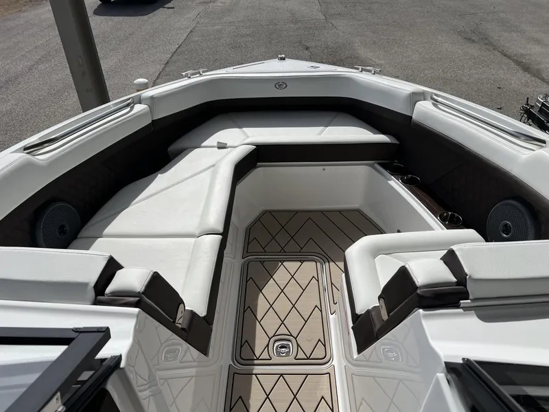 Slide: The Image of Cobalt R8 2025 - 7