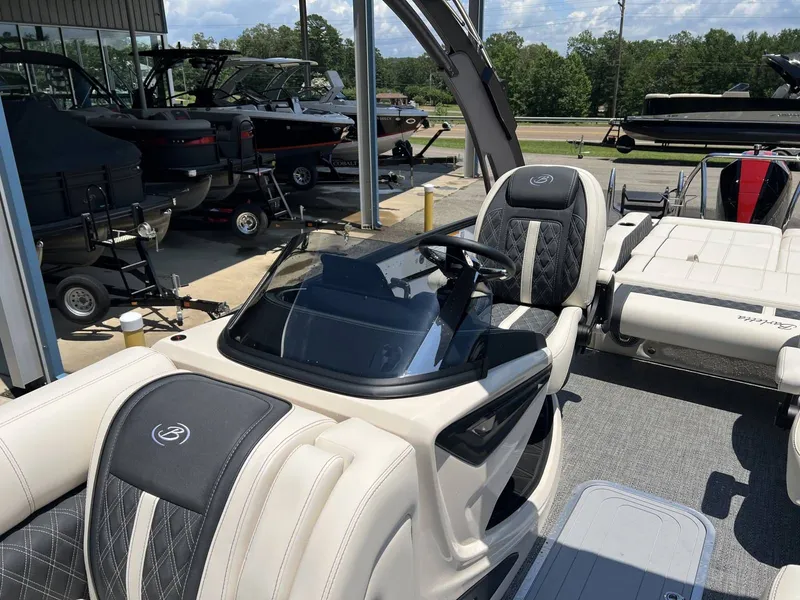 Slide: The Image of Barletta Lusso L25UCA 2026 - 8