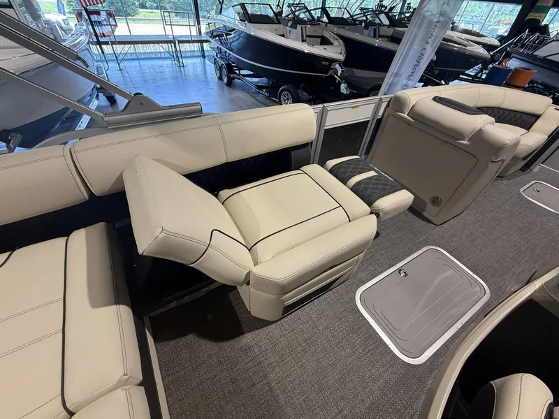 Slide: The Image of Barletta Lusso L23U 2026 - 16