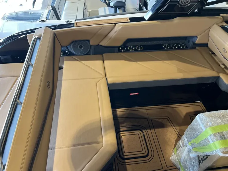 Slide: The Image of Cobalt R8 Surf 2026 - 16