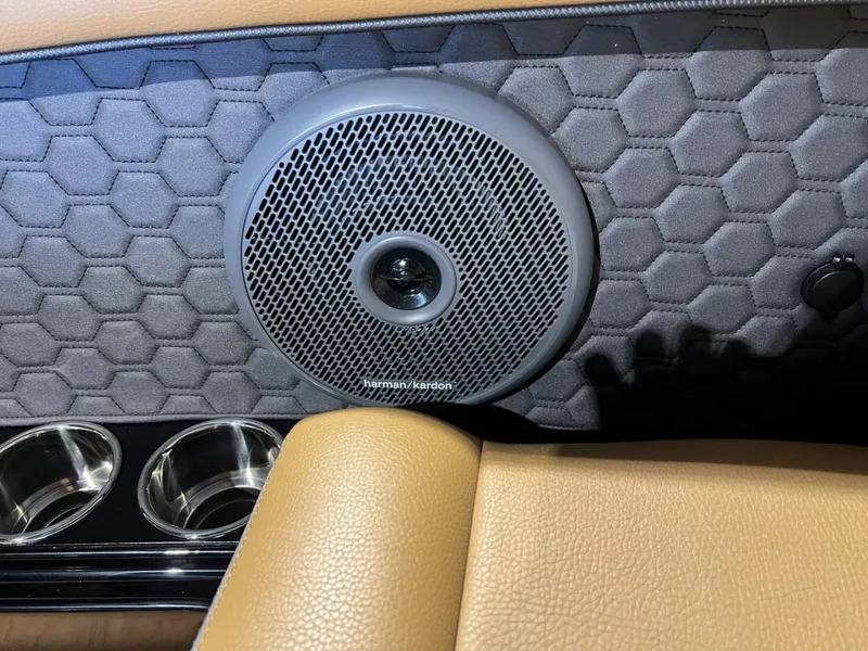 Slide: The Image of Cobalt R8 Surf 2026 - 9