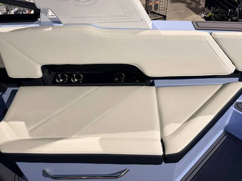 Slide: The Image of Cobalt R8 Surf 2026 - 11