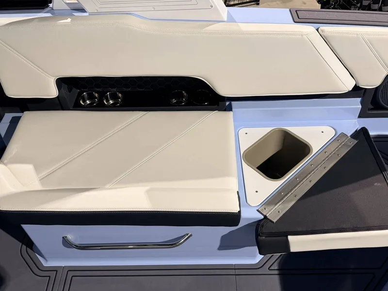 Slide: The Image of Cobalt R8 Surf 2026 - 12