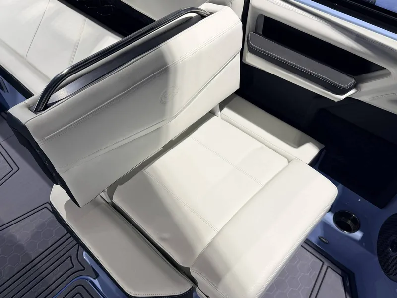 Slide: The Image of Cobalt R8 Surf 2026 - 14