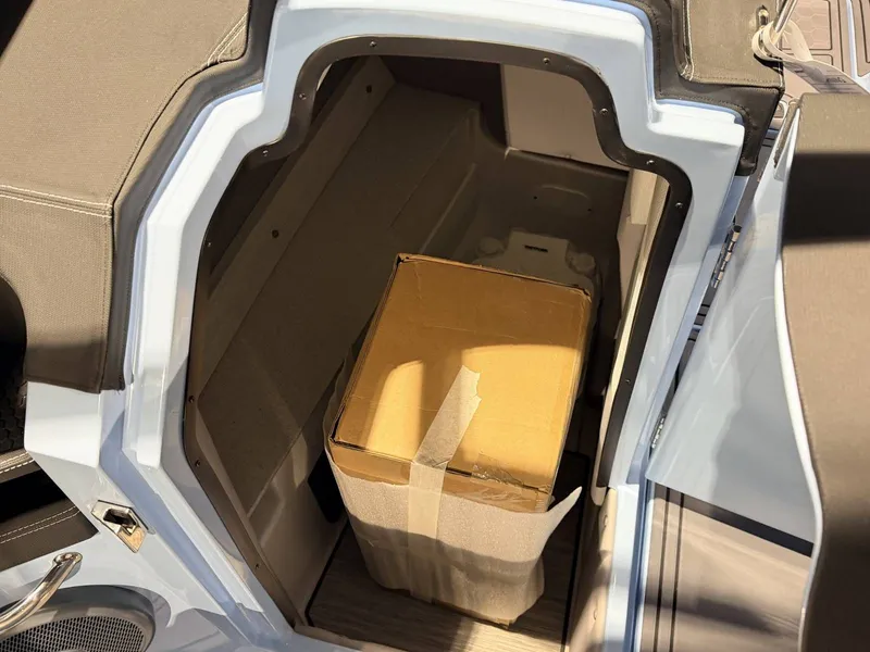 Slide: The Image of Cobalt R8 Surf 2026 - 19