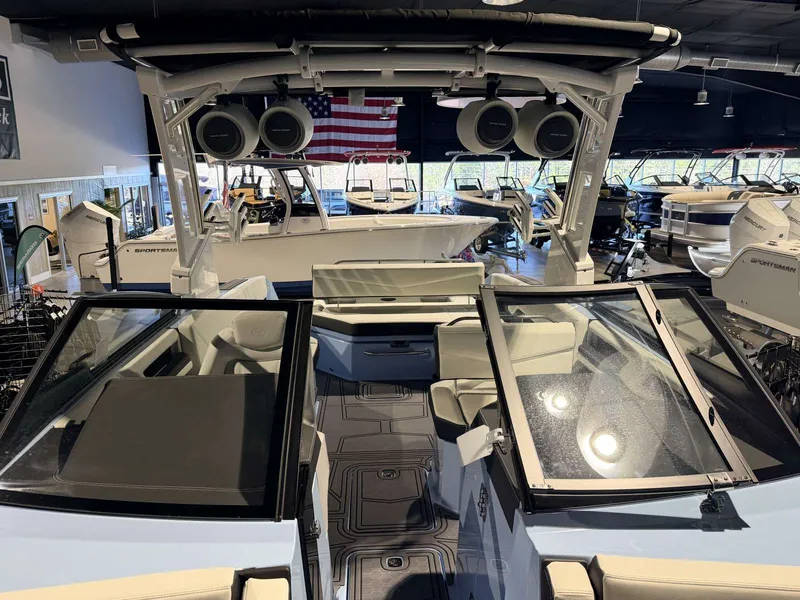 Slide: The Image of Cobalt R8 Surf 2026 - 2