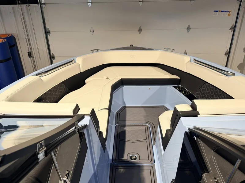 Slide: The Image of Cobalt R8 Surf 2026 - 20