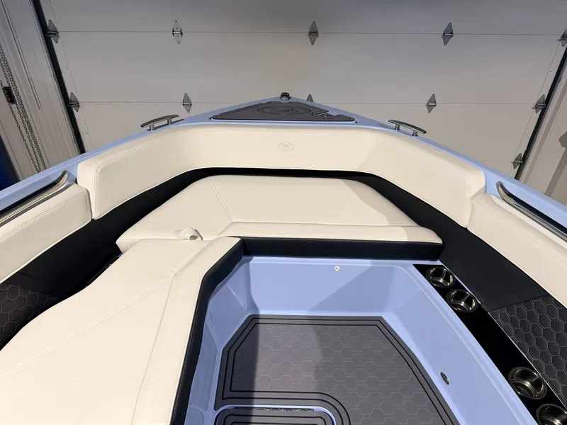 Slide: The Image of Cobalt R8 Surf 2026 - 21