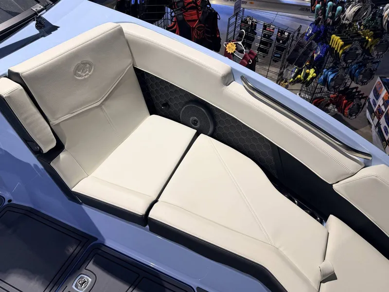 Slide: The Image of Cobalt R8 Surf 2026 - 27