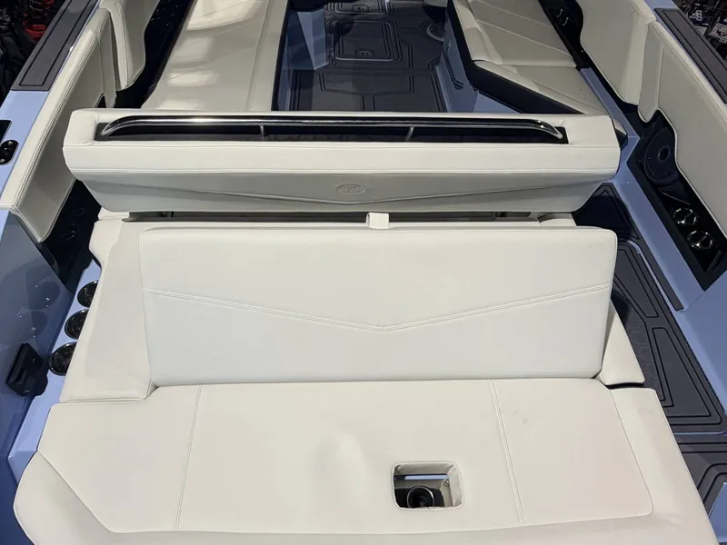 Slide: The Image of Cobalt R8 Surf 2026 - 6