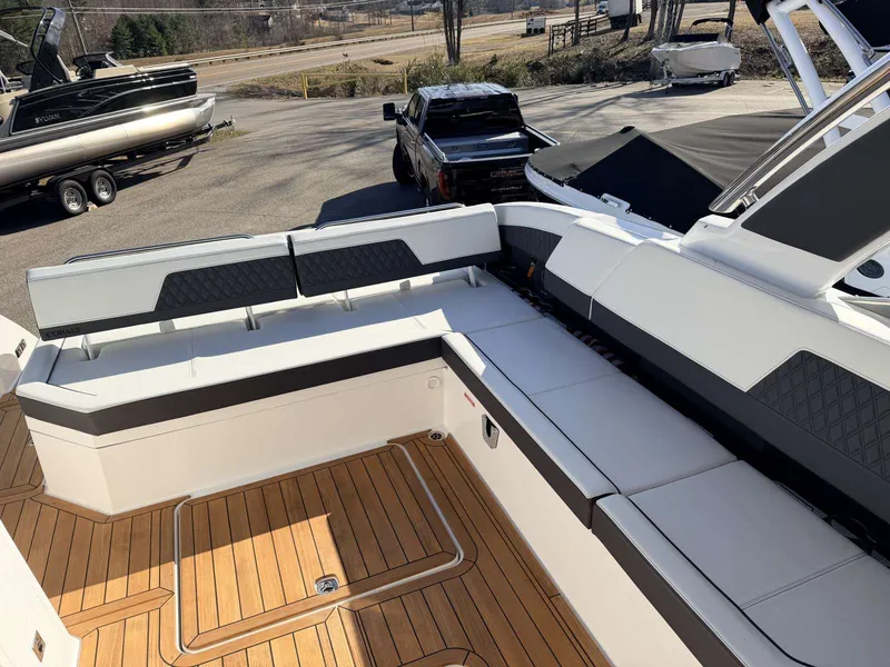 Slide: The Image of Cobalt R33 2023 - 10