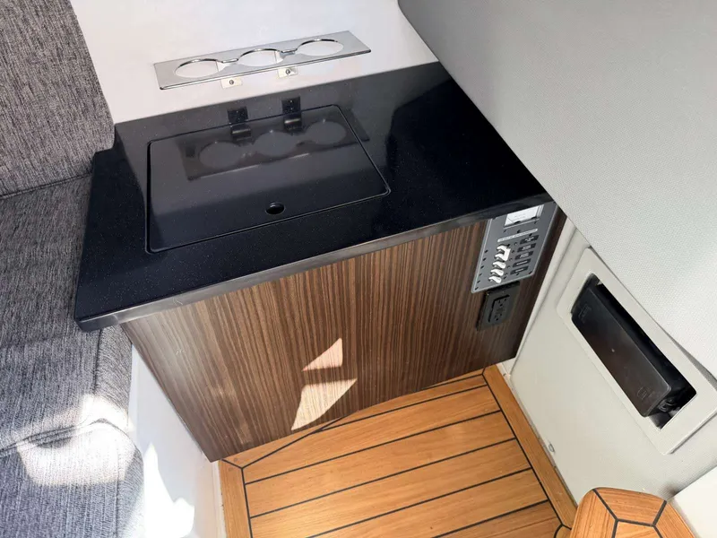 Slide: The Image of Cobalt R33 2023 - 15