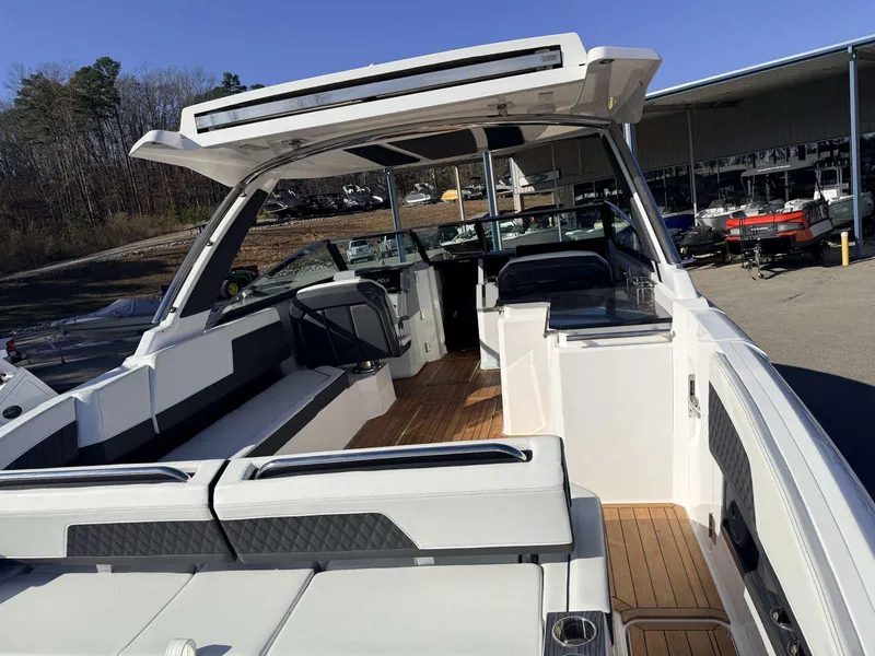 Slide: The Image of Cobalt R33 2023 - 20