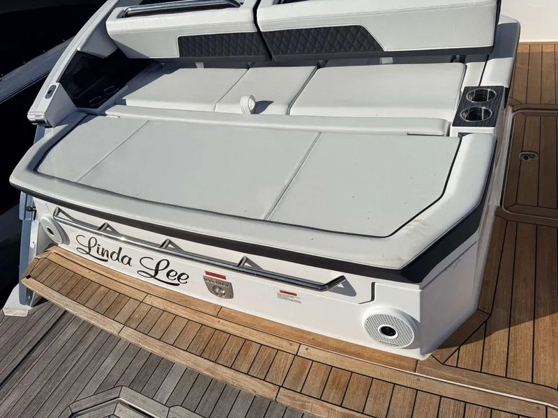 Slide: The Image of Cobalt R33 2023 - 23