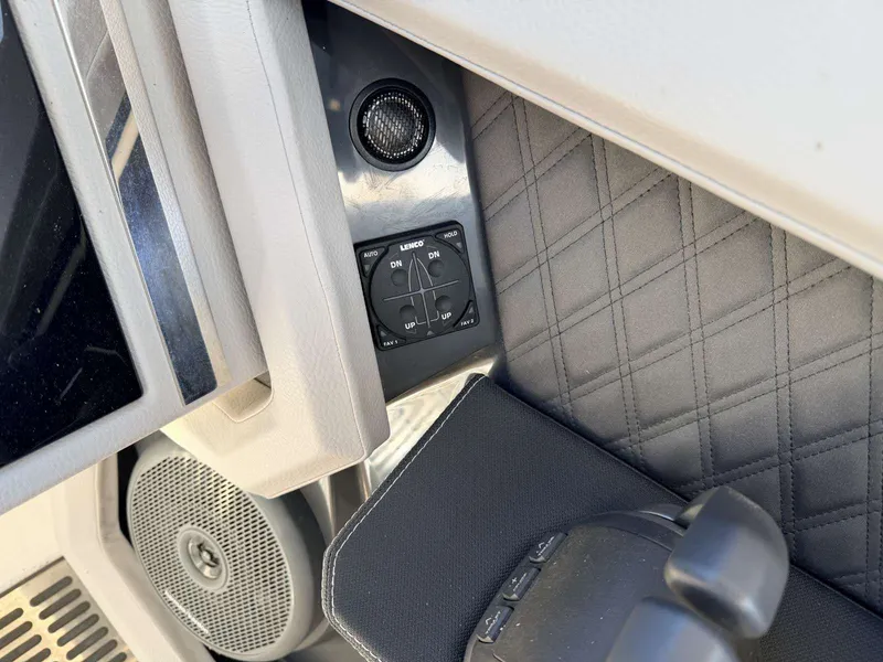 Slide: The Image of Cobalt R33 2023 - 7