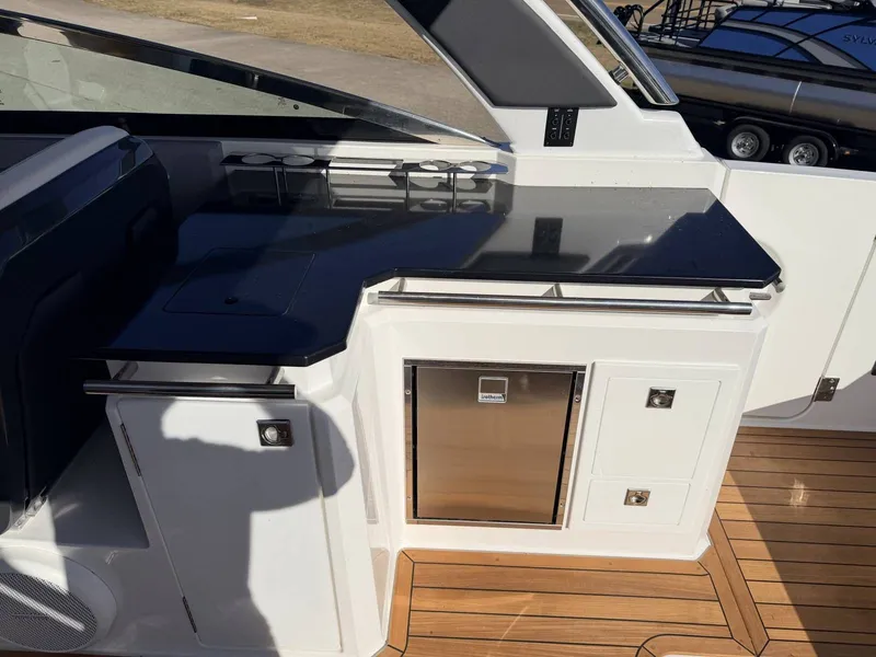 Slide: The Image of Cobalt R33 2023 - 8