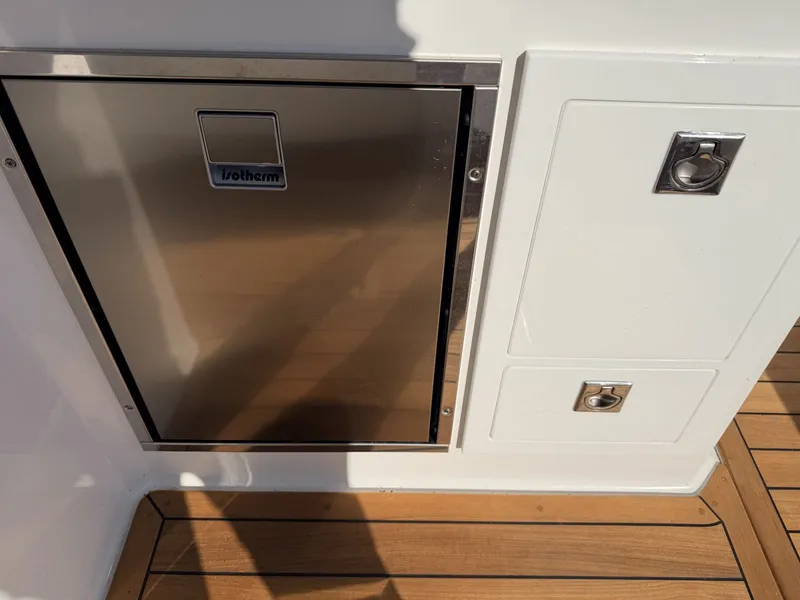 Slide: The Image of Cobalt R33 2023 - 9