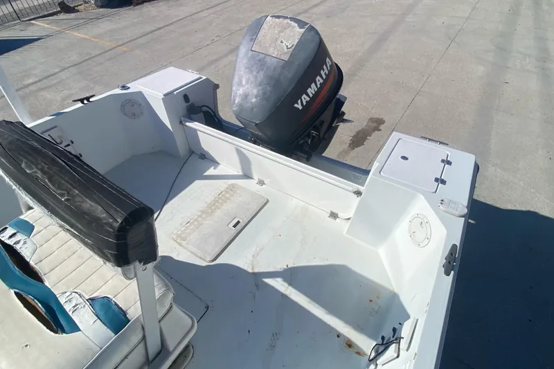 Slide: The Image of 1999 Pro Sports 1850 CC boat with Yamaha outboard motor, interior view. - 15