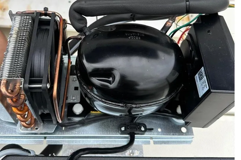 Slide: The Image of Cooling compressor in 2017 Hydra-Sports 4200 Siesta boat. - 21