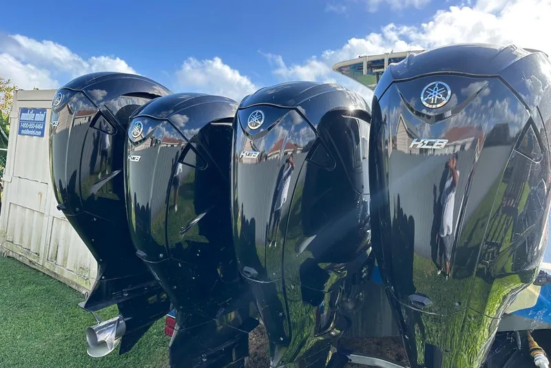 Slide: The Image of Four Yamaha outboard engines on a 2017 Hydra-Sports 4200 Siesta boat. - 4