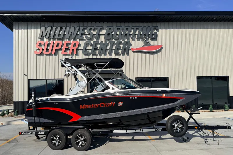 The Image of 2015 MasterCraft X20 boat on trailer at Midwest Boating Super Center. - 0