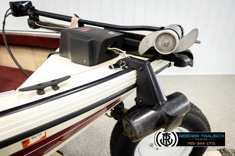 Slide: The Image of 1999 Lowe Sea Nymph V 179 SCX boat with trolling motor and trailer, Reeder-Trausch Marine. - 39