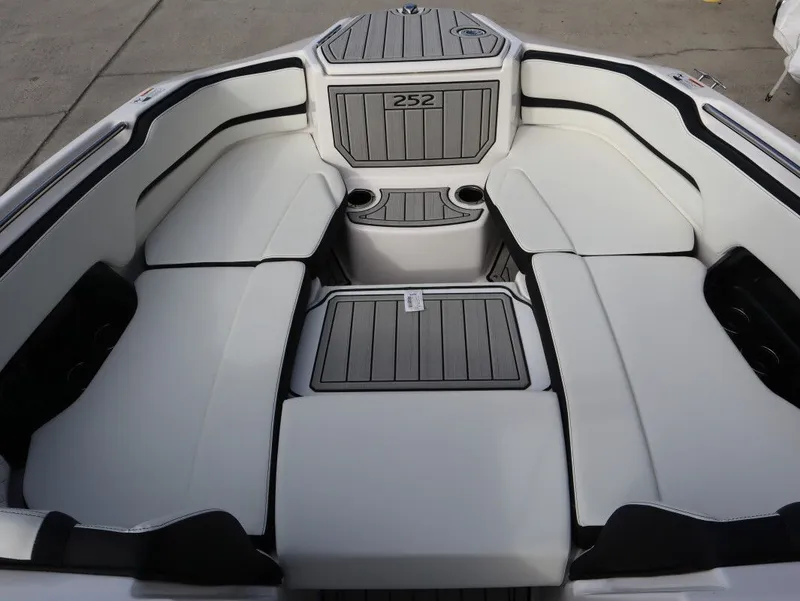 Slide: The Image of Yamaha 252SD 2026 - 20