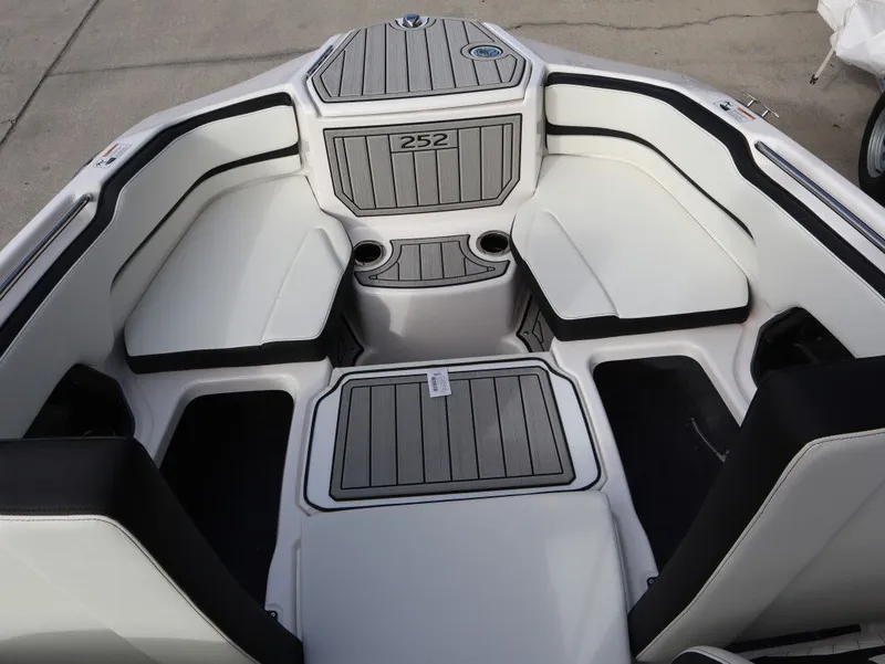 Slide: The Image of Yamaha 252SD 2026 - 24