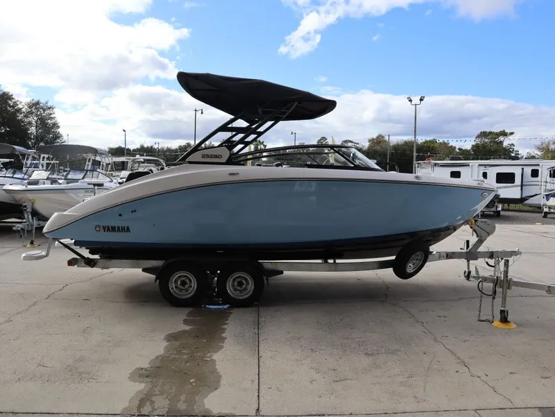 Slide: The Image of Yamaha 252SD 2026 - 4