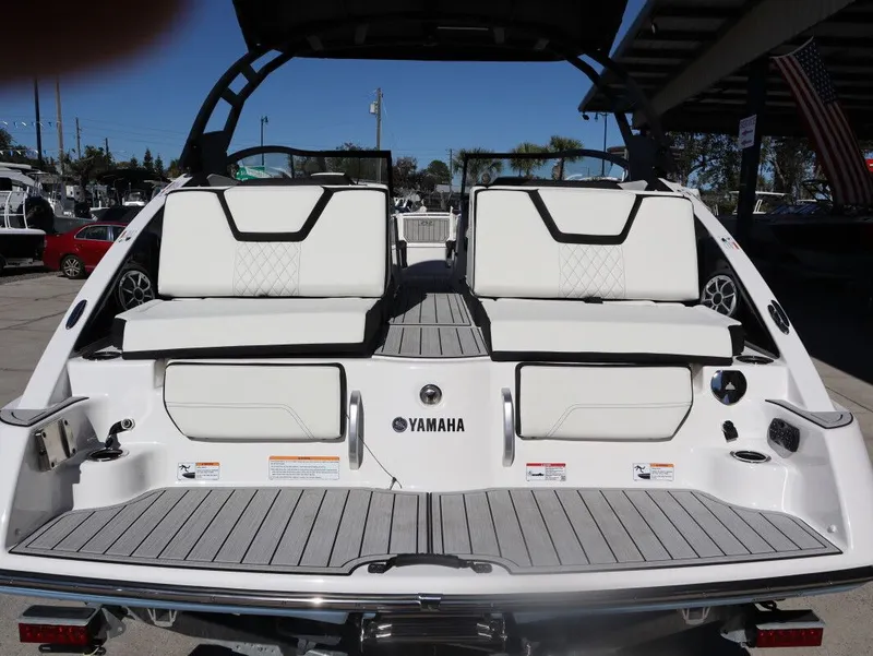 Slide: The Image of Yamaha 252SE 2026 - 13