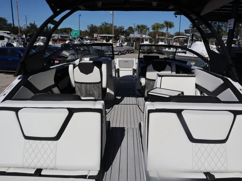 Slide: The Image of Yamaha 252SE 2026 - 17