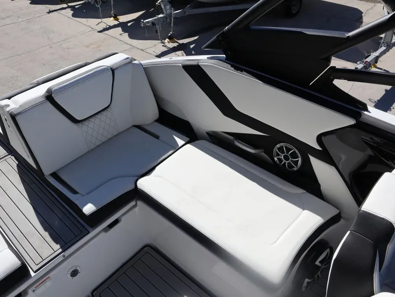 Slide: The Image of Yamaha 252SE 2026 - 18